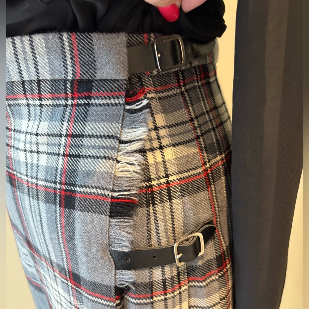Jedburgh Kiltmakers Wool Kilt Grey 🩶❤️ Red Plaid Black Hardware Leather Size 12